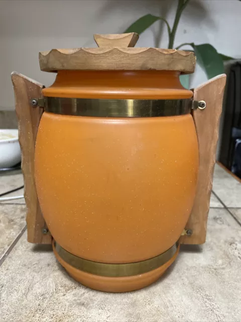 https://www.picclickimg.com/WwgAAOSwEwdkuDwv/Siestaware-Frosted-Orange-Cookie-Jar-Wooden-Handle-And.webp