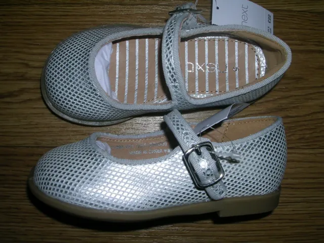Scarpe in pelle Mary Janes nuove con etichette per ragazze bianco argento grigio Mary Janes UK 5 euro 22 NUOVE
