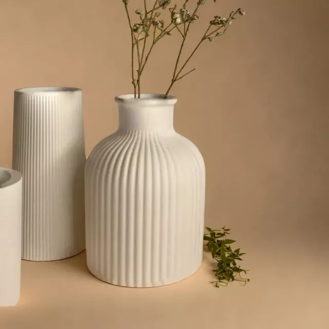 Deko Vase aus Porzellan Gips 2