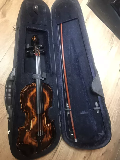 Violin - 1/2 size stentor student standard (with bow and case)