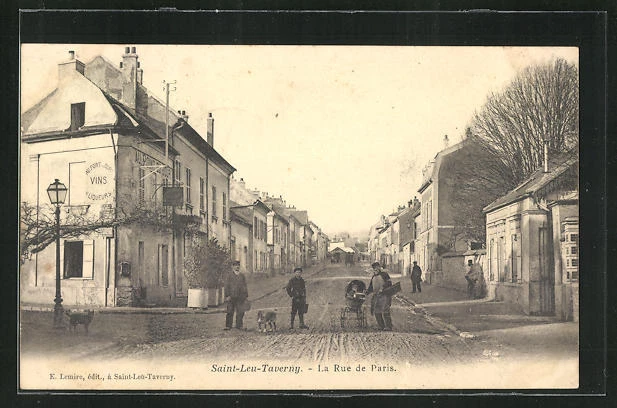 CPA Saint-Leu-Taverny, La Rue de Paris, vue de la rue