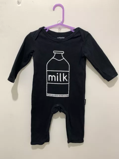 Niedlicher BabY Jungen Mädchen Cribstar schwarz Milch Druck Strampler 6-9m 🙂