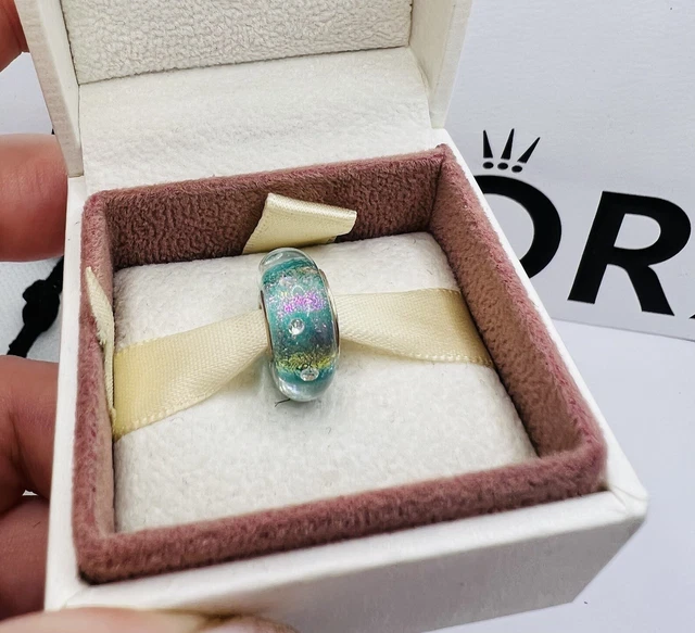 Chamilia outlet rainbow charm
