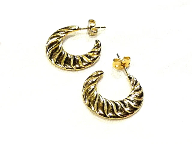 Boucles D'oreilles Créoles Plates En Alliage Doré Avec Motif En Relief - Occasion Très Bon état
