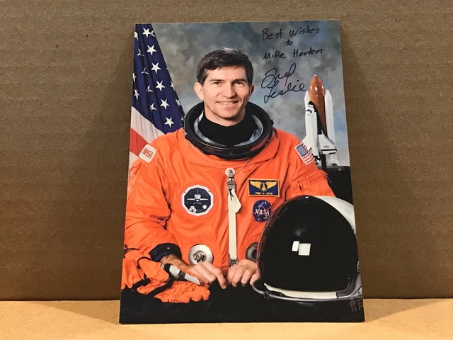 FRED LESLIE Authentic Hand Signed Autograph 4x6 Photo - NASA ASTRONAUT