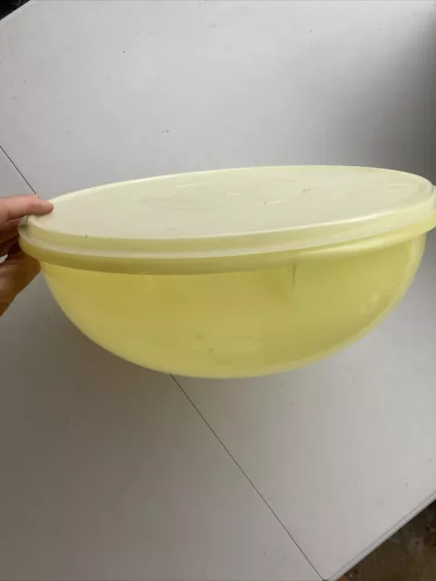 https://www.picclickimg.com/WxwAAOSw7DhkoZtt/Vintage-Tupperware-Fix-N-Mix-Large-Bowl.webp