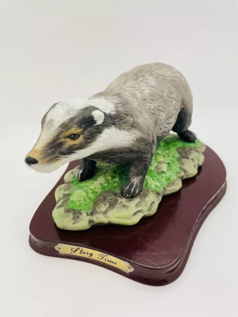 Vintage The Leonardo Collection Badger on wooden plinth Statue Ornament Figurine