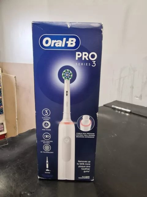 Oral-B PRO Series 3 CrossAction Electric Toothbrush - White New Box Damaged