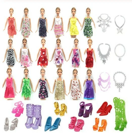 +  Idea Regalo Lotto 26 Pz Accessori Bambole Vestiti Collane Scarpe Doll Dress