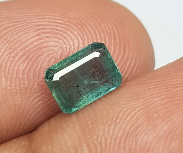 Émeraude Naturelle Zambie 0,68 Carats Non Traitée - Cabochon Vert Transparent