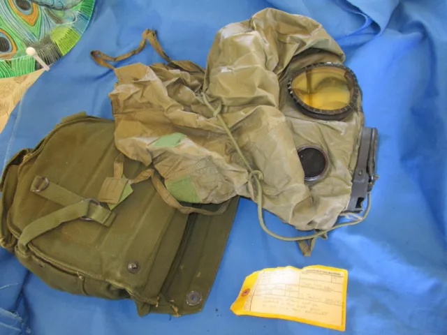 US Army M17A1 Gas Mask Medium w/  cover and Canvas Bag-inspected 1995