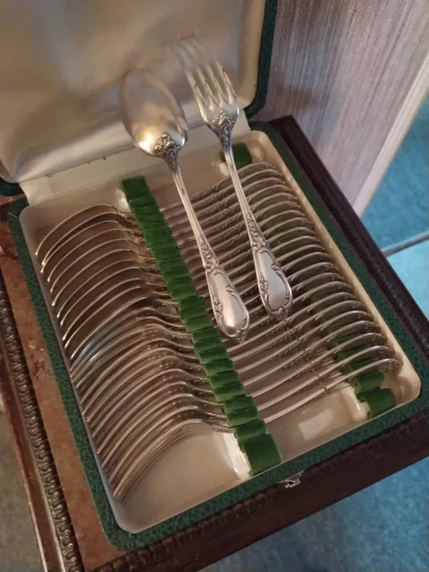 Ménagère 24 Pièces Couverts à Entremets Orfèvrerie SFAM en Métal Argenté