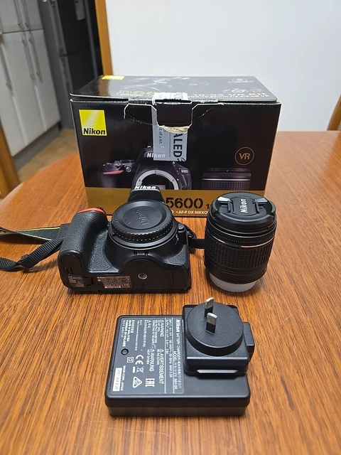 Appareil Photo Nikon D5600 24.2MP – Environ 2630 Déclenchements – Occasion Comme Neuf