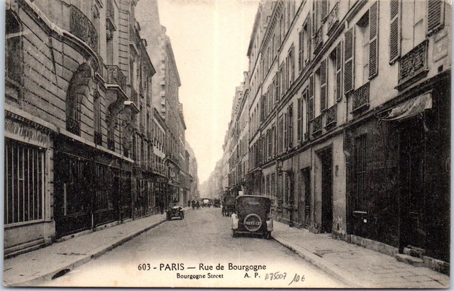 75007 PARIS - la rue de Bourgogne -