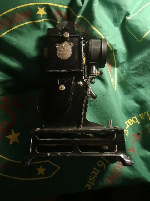 Ancien projecteur Pathé-baby 9.5mm - Collection