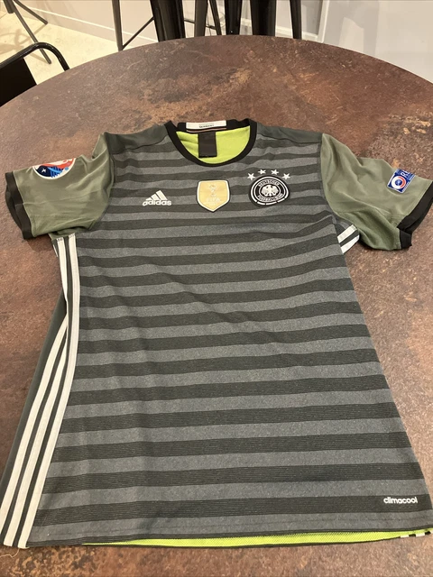 Combien En Reconnaissez-vous ? Voici L'équipe Nationale Allemande Lors De La Coupe Du Monde 1994