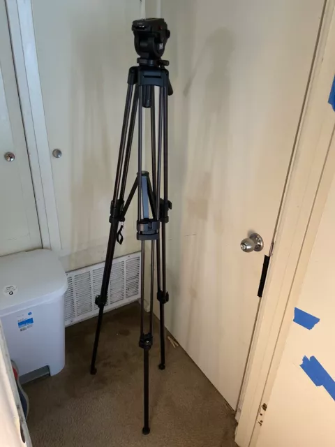 Magnus VT-4000 Tripod System with Fluid Head