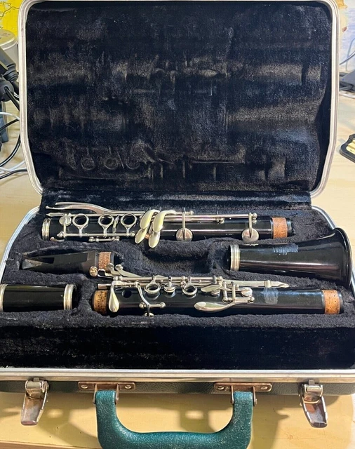 Vintage 1969 Bundy Selmer Resonite Clarinet w/ Green Hard Case & Mouthpiece