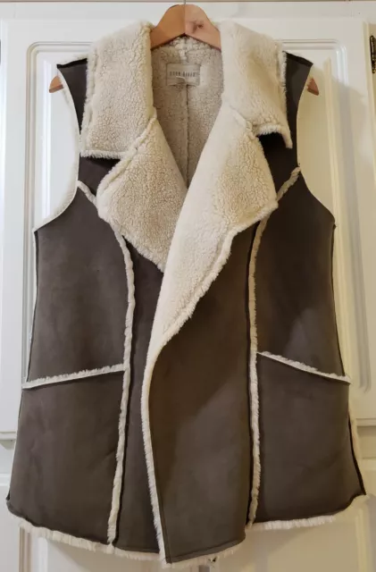 Moon River Taupe Vest Sz M Woman's Poly/Wool RN# 104403
