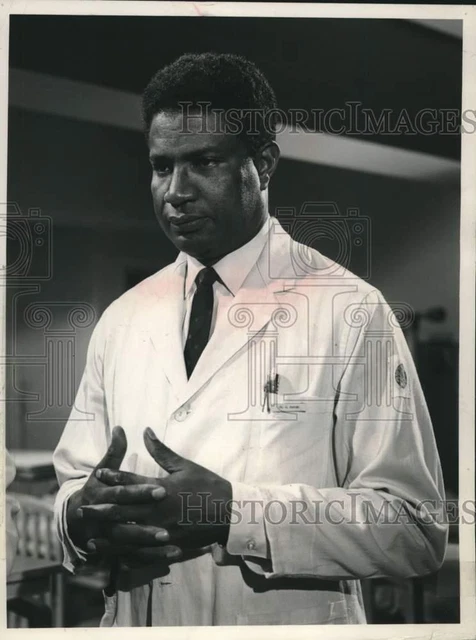 1965 Press Photo Ossie Davis actor stars in "The Doctors and the Nurses," CBS.