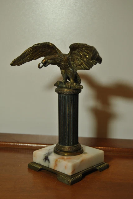 Broche Militaire Laiton Repoussée ancienne Oiseau Aigle Rapace Peinte