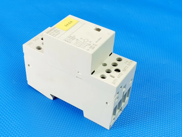 SIEMENS 5TT5 7300 Insta Schütz Contactor 230V~ 220V Installationschüt ...