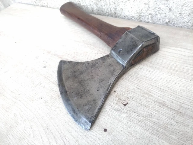 Petite Hache Barbue Vintage (tomahawk) - Forgée à La Main, Ancienne, Origine Bulgarie, Occasion