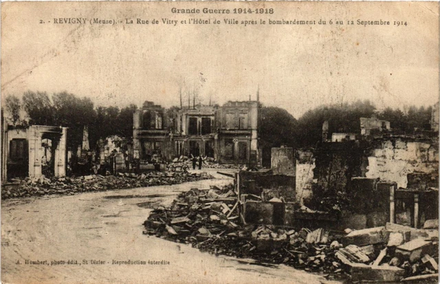 CPA AK Militaire Revigny La Rue de Vitry et l'Hotel de Ville Ruines (698715)