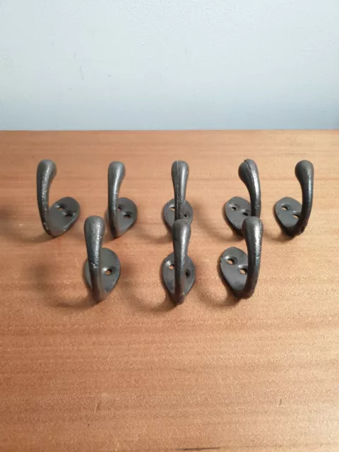 8 x ANTIQUE/VINTAGE CLASSIC CAST IRON SINGLE COAT HOOKS
