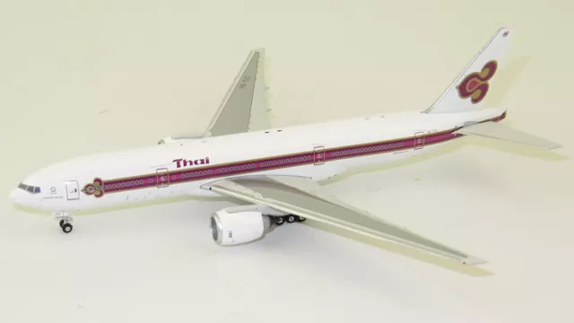 Phoenix Models 1:400 Thai Airways Boeing B777-200 'Nakhon Nayok' HS-TJC