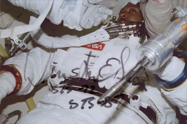 Winston Scott Signed 4x6 Photo NASA Space Shuttle Astronaut STS-72 87 Autograph