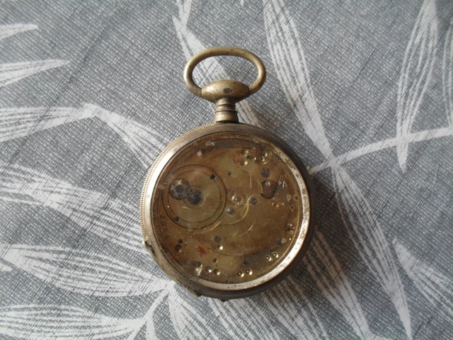MONTRE A GOUSSET ANCIENNE EN ARGENT REMONTAGE A CLÉ dix rubis EUR 5,00