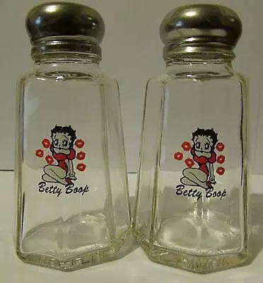 A Great Set of 2 Betty Boop Kisses Salt and Pepper Shakers