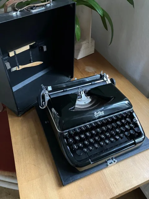 Schreibmaschine Erika 00263 Modell 10 - 1956 - schwarz mit Koffer DDR typewriter