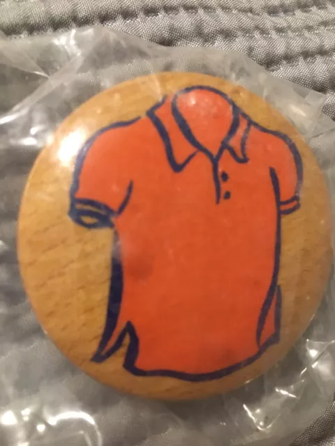 Bouton de tiroir de commode organisationnelle en bois 2 pouces rond avec chemise orange dessus