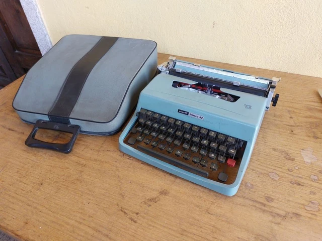 MACCHINA DA PER Scrivere Olivetti Lettera 32 Con Custodia Funzionante