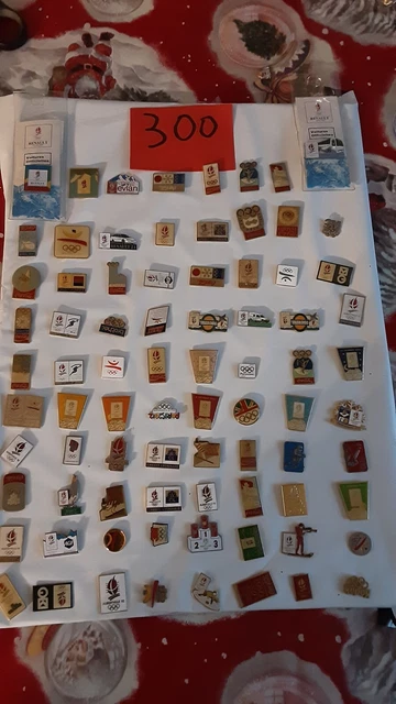 Lot De 19 Badges Et Pins Collectors Des Jeux Olympiques De Moscou 1980, URSS, état D'occasion