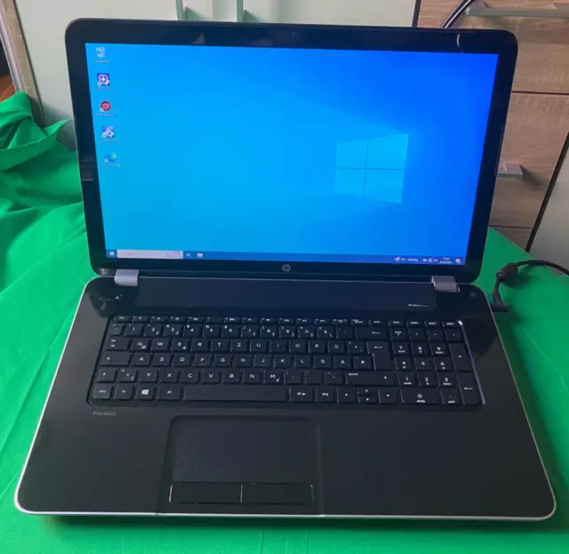 HP Pavilion 17-e054sg Win 10 Pro 8GB RAM 320 GB HDD  17" AMD  2,5 GHz -defekt-