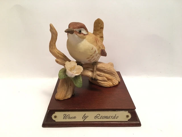 Leonardo Wren Bird On Wooden Plinth Statue Figurine Ornament English Country