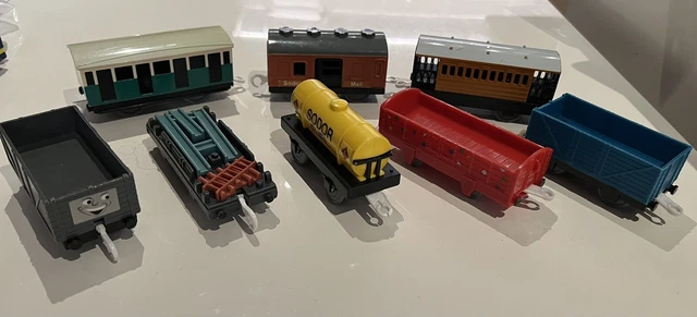 TOMY TRACKMASTER THOMAS The Tank Engine Passenger Coaches Trucks ...