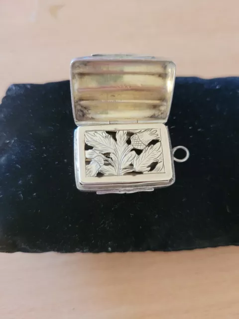 Beautiful Antique Solid Silver Vinaigrette C1917 With Fixing ring good condition