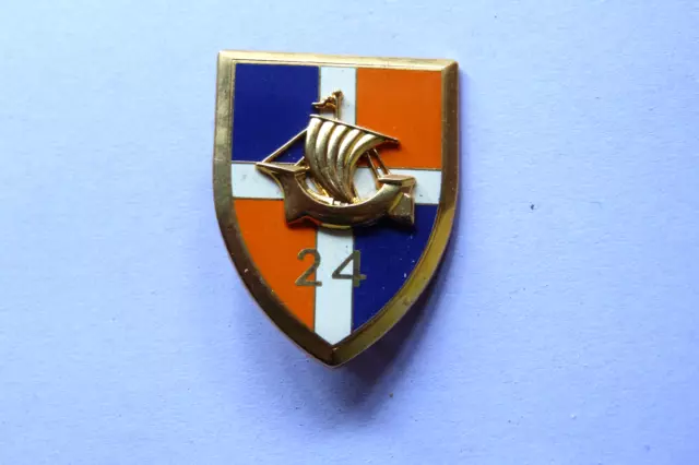 INSIGNE 24ème R.I. "24e RI" REGIMENT D'INFANTERIE, ARTHUS-BERTRAND ED° ATLAS