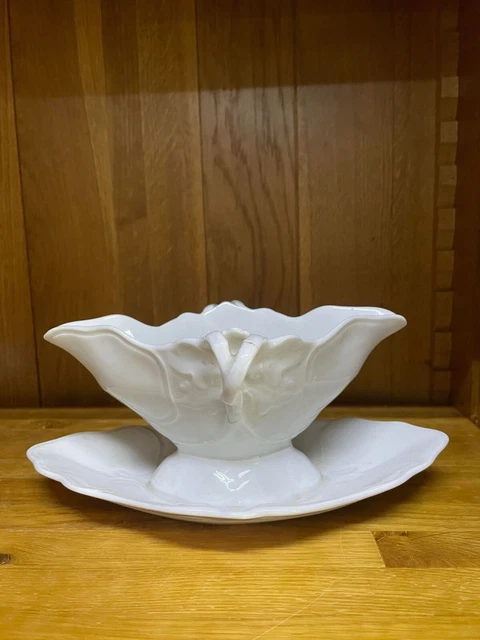 Ancienne Saucière KG Luneville Badonviller – Blanche Fleur Bleu Contour Torsadé