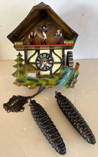 Ancienne horloge Coucou West-Germany Régula ,manque les poids et les