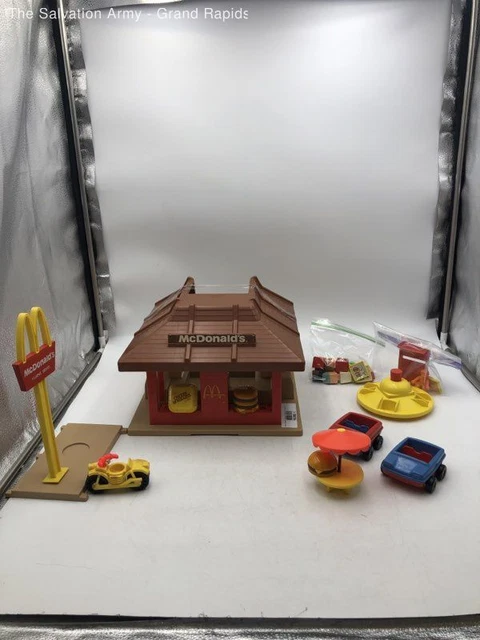 Vintage Fischer Price Mcdonalds Playskool Playset W/ Accessories Vintage Fischer Price Mcdonalds Playskool Playset W/ Accessories