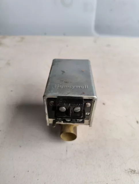 Honeywell V8043F1036 Motorized 2 Position Zone Valve 24V 3/4" ID Sweat NOS