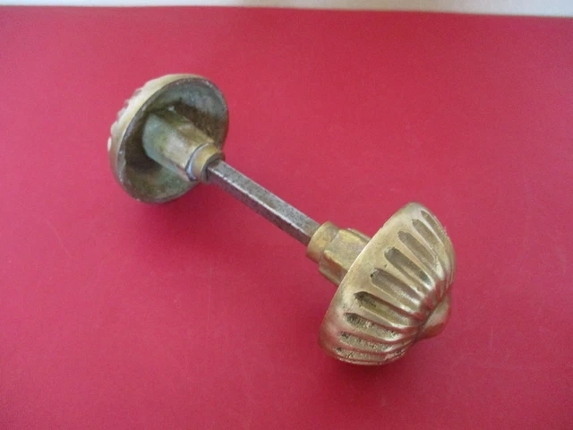 ANCIENNE POIGNEE DE PORTE RONDE en BRONZE CLENCHE FERRURE SERRURE EUR