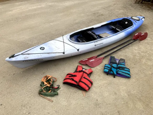 Perception Prodigy2  14.5  Long Touring Used Kayak w paddles, life vests.. kayac