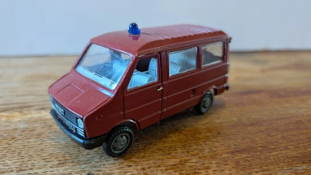 Microbus Iveco Daily Minibus Pompiers – Old Cars SB – Échelle 1/43 (occasion, Sans Boîte)
