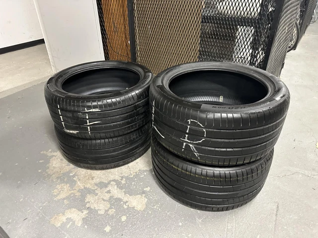 4 Pirelli PZero RUNFLAT Summer tires. 2 x 275/40R20 and 2 x 315/35 r20 4 Pirelli PZero RUNFLAT Summer tires. 2 x 275/40R20 and 2 x 315/35 r20